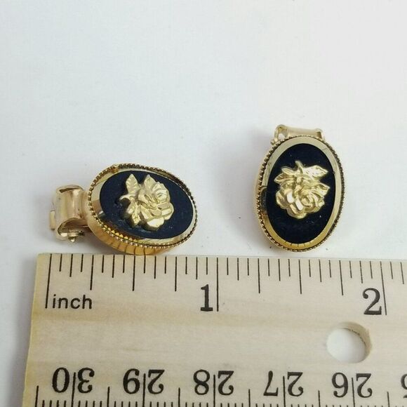 Vintage Gold Tone Rose and Black Oval Clip On Earrings Gold Tone Setting, Estate - Picture 6 of 8